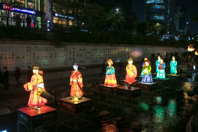 매해 11월, 청계천을 은은한 빛으로 물들이는 축제, '2019 서울빛초롱축제' | Event Guide 매해 11월, 청계천을 은은한 빛으로 물들이는 축제, '2019 서울빛초롱축제' | Event Guide